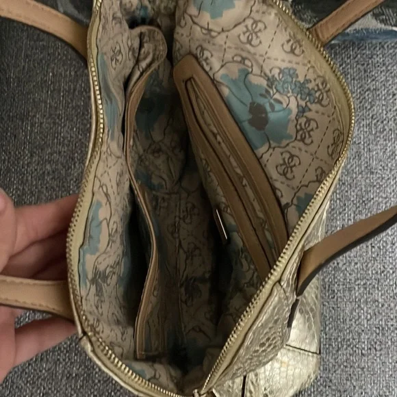 Guess Purse - Picture 3 of 4
